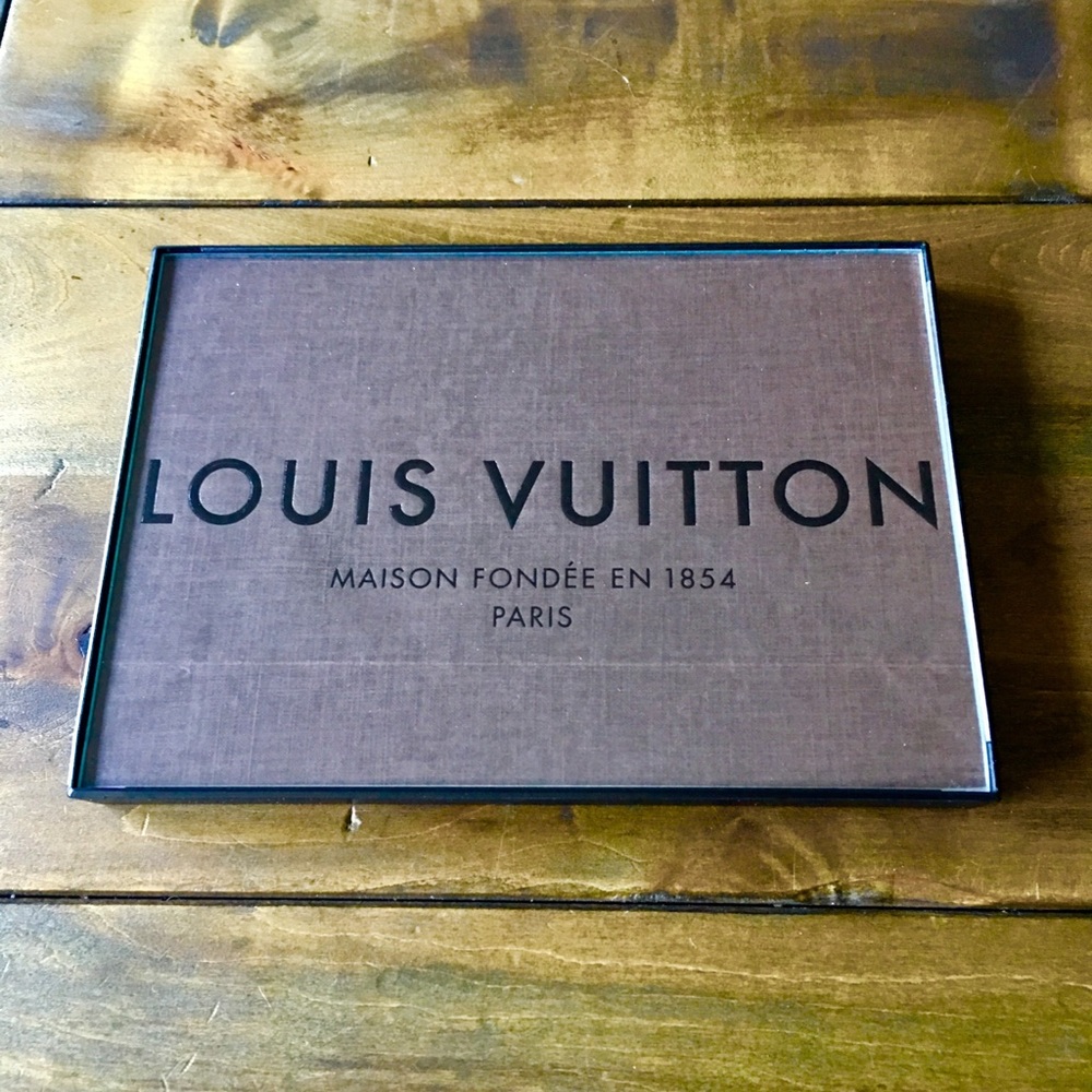 Louis Vuitton logo bag with free frame 💁🏼♀️🛍🎨 - Picture 2 of 3